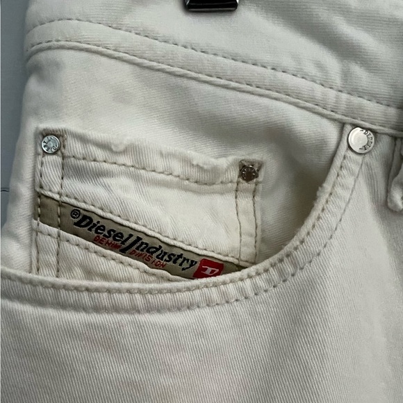 Diesel Safado Wash 0811G Regular Slim Straight White Jeans 28x27, $279 MSRP - Picture 5 of 16